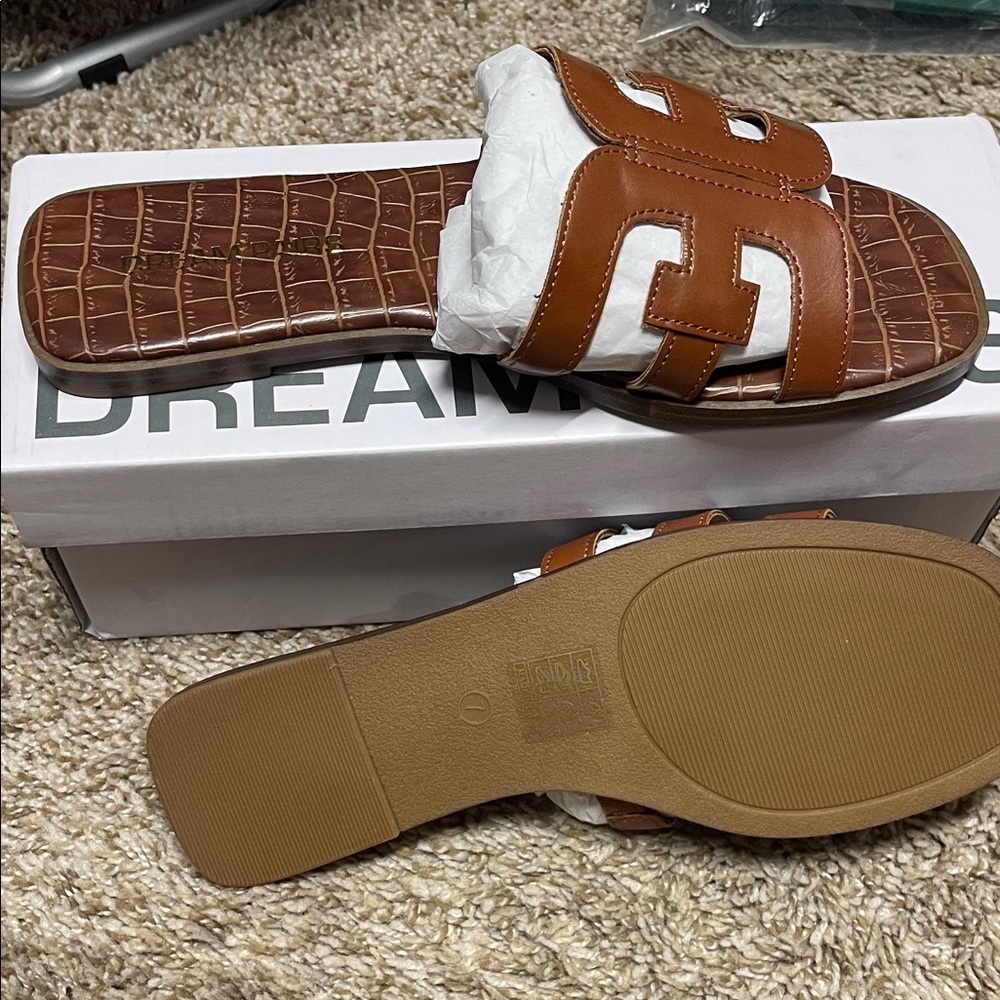 Dream pairs size 7 NWT Brown Slide Sandals